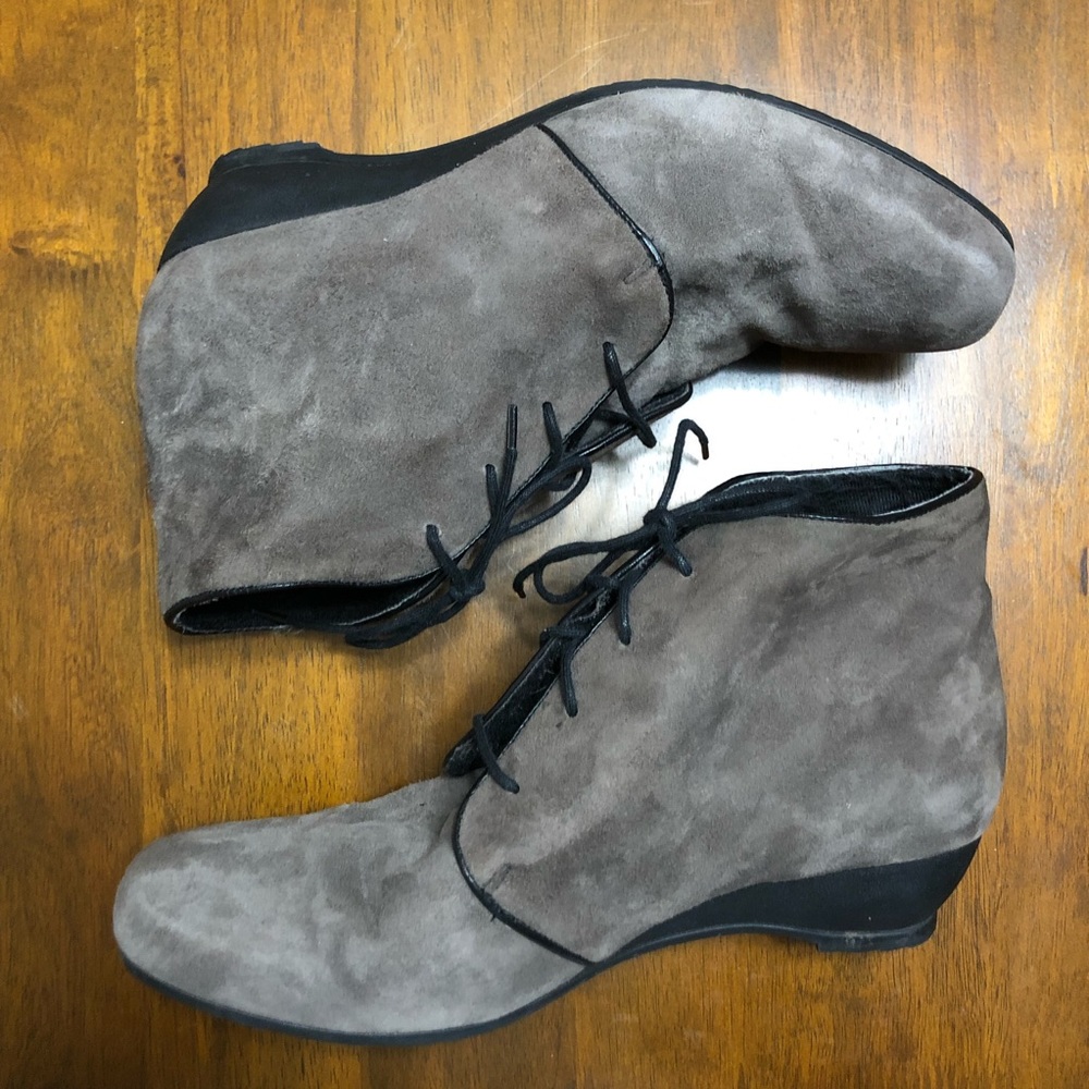 Munro Kara Grey Suede Lace-Up Ankle Booties 9